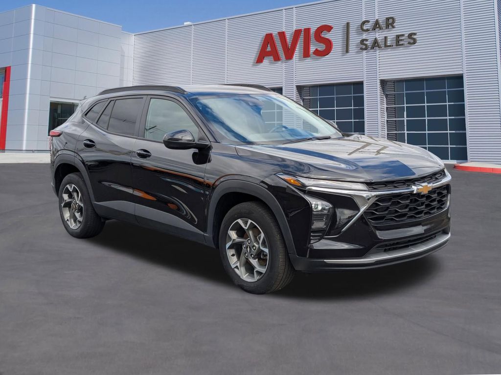 Thumbnail: 2025 Chevrolet Trax - 3