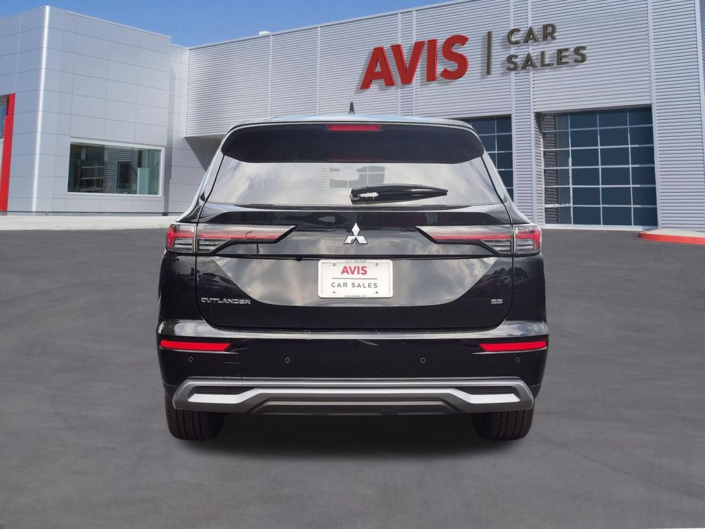 Thumbnail: 2025 Mitsubishi Outlander - 7