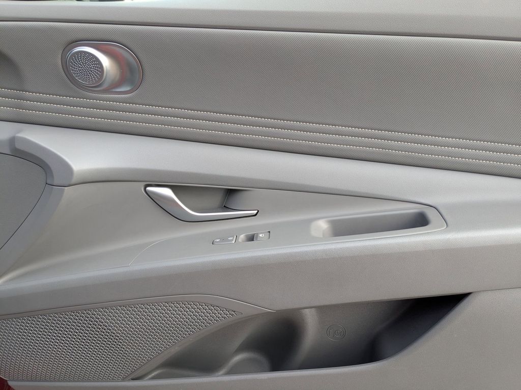 Thumbnail: 2025 Hyundai Elantra - 30