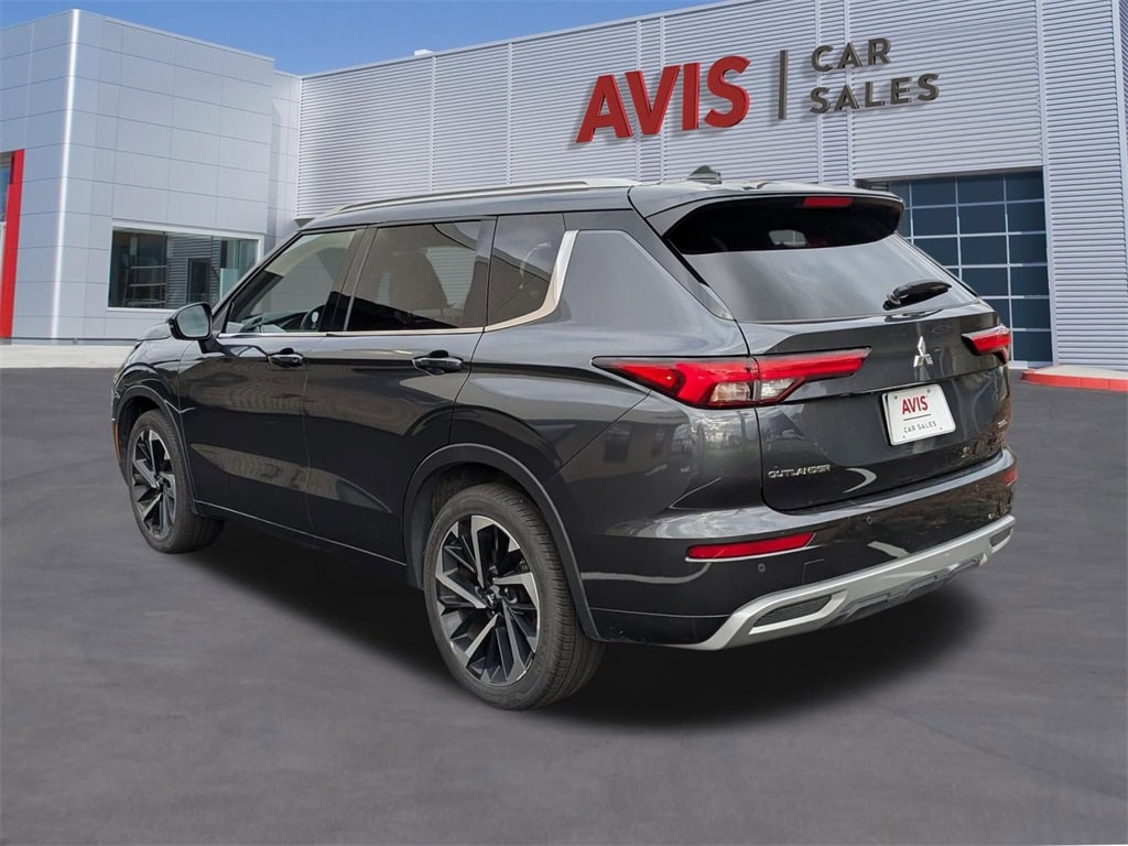 Thumbnail: 2024 Mitsubishi Outlander - 3