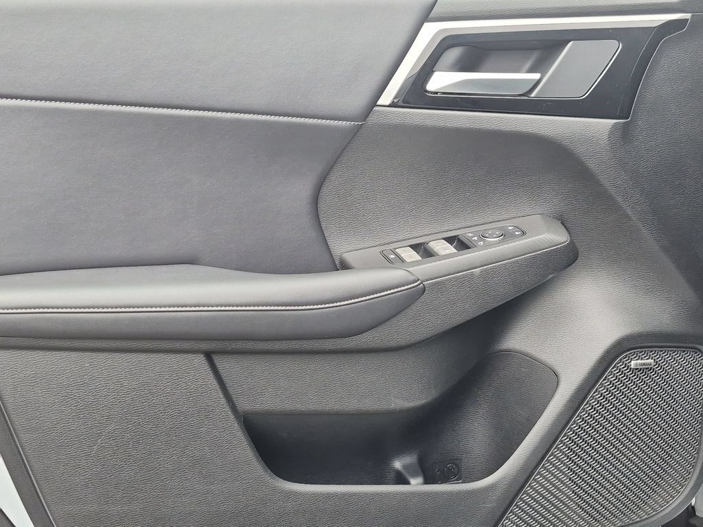 Thumbnail: 2025 Mitsubishi Outlander - 11