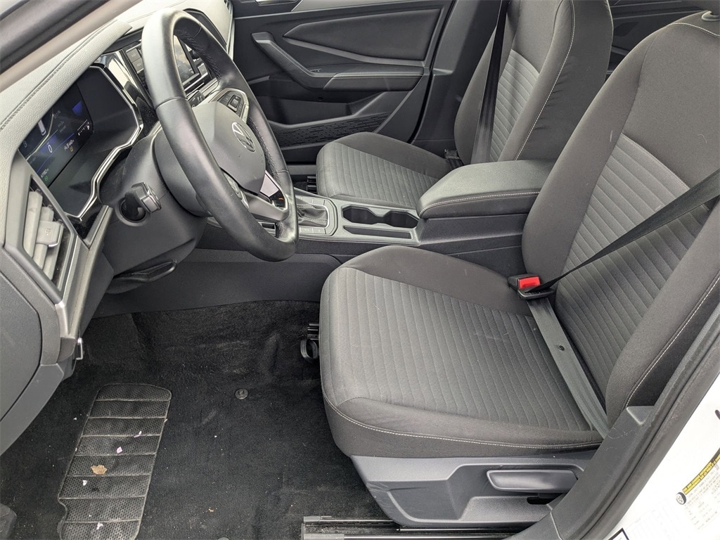 Thumbnail: 2024 Volkswagen Jetta - 17