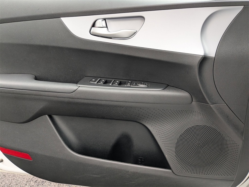 Thumbnail: 2024 Kia Forte - 13