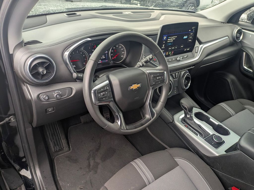 Thumbnail: 2025 Chevrolet Blazer - 17
