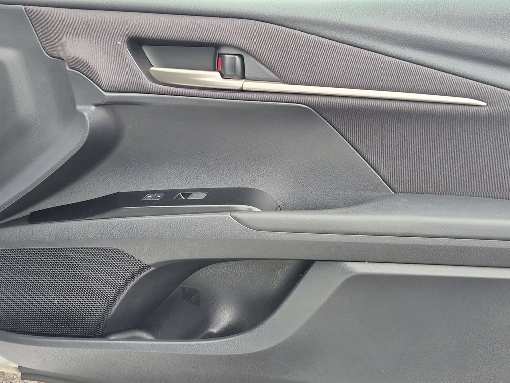 Thumbnail: 2025 Toyota Camry - 32