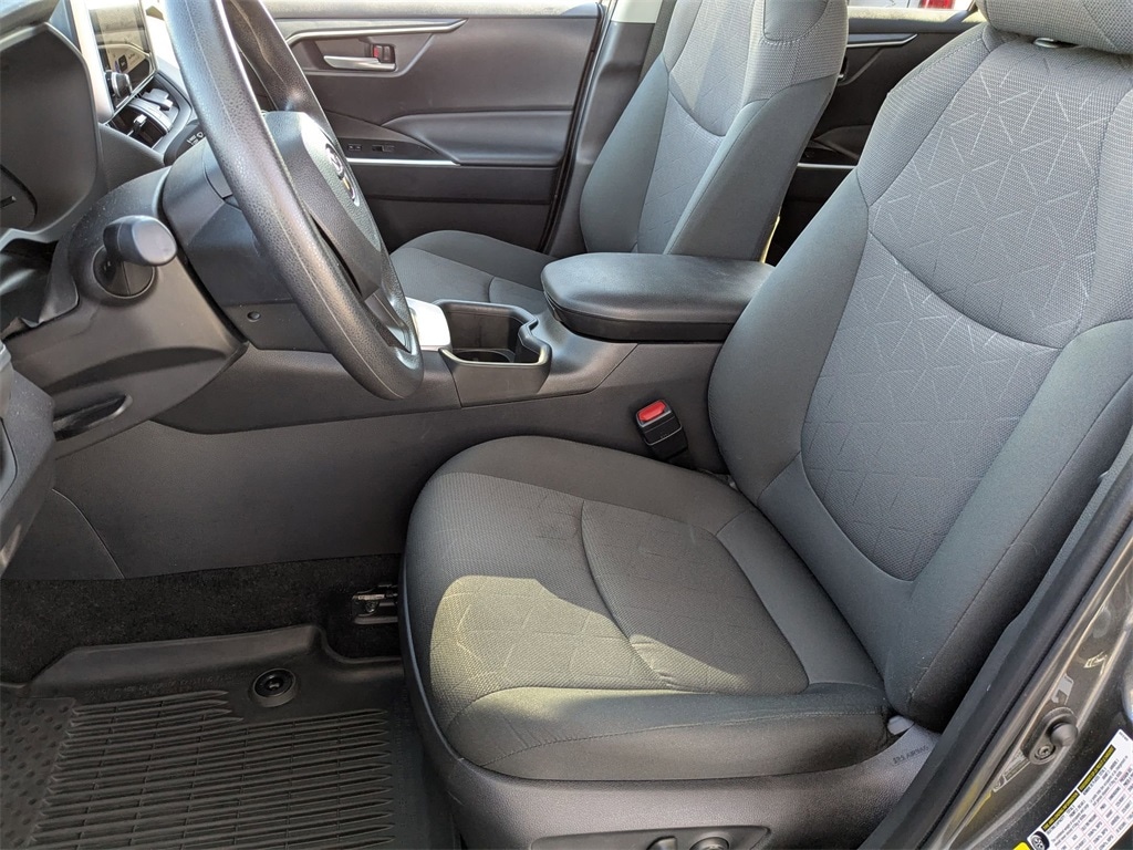 Thumbnail: 2025 Toyota RAV4 - 15