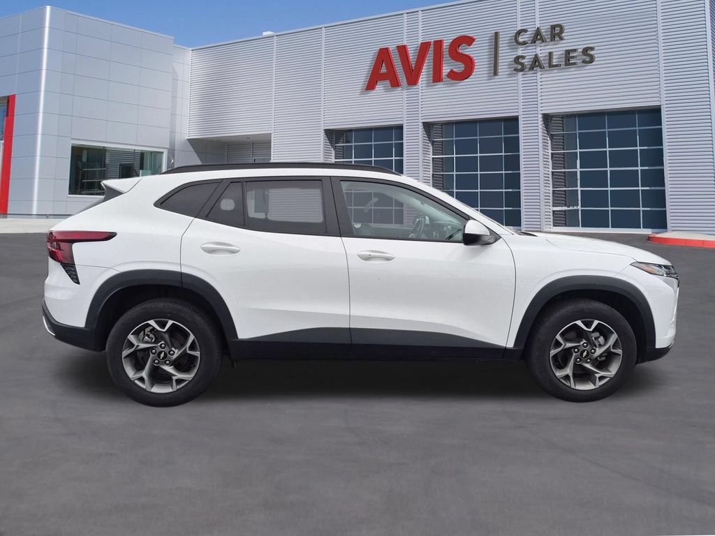 Thumbnail: 2025 Chevrolet Trax - 5