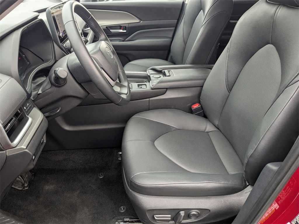 Thumbnail: 2025 Toyota Grand Highlander - 18