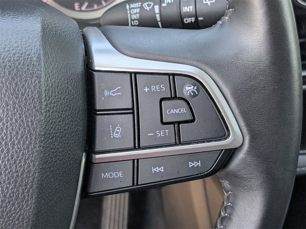 Thumbnail: 2024 Toyota Highlander - 20