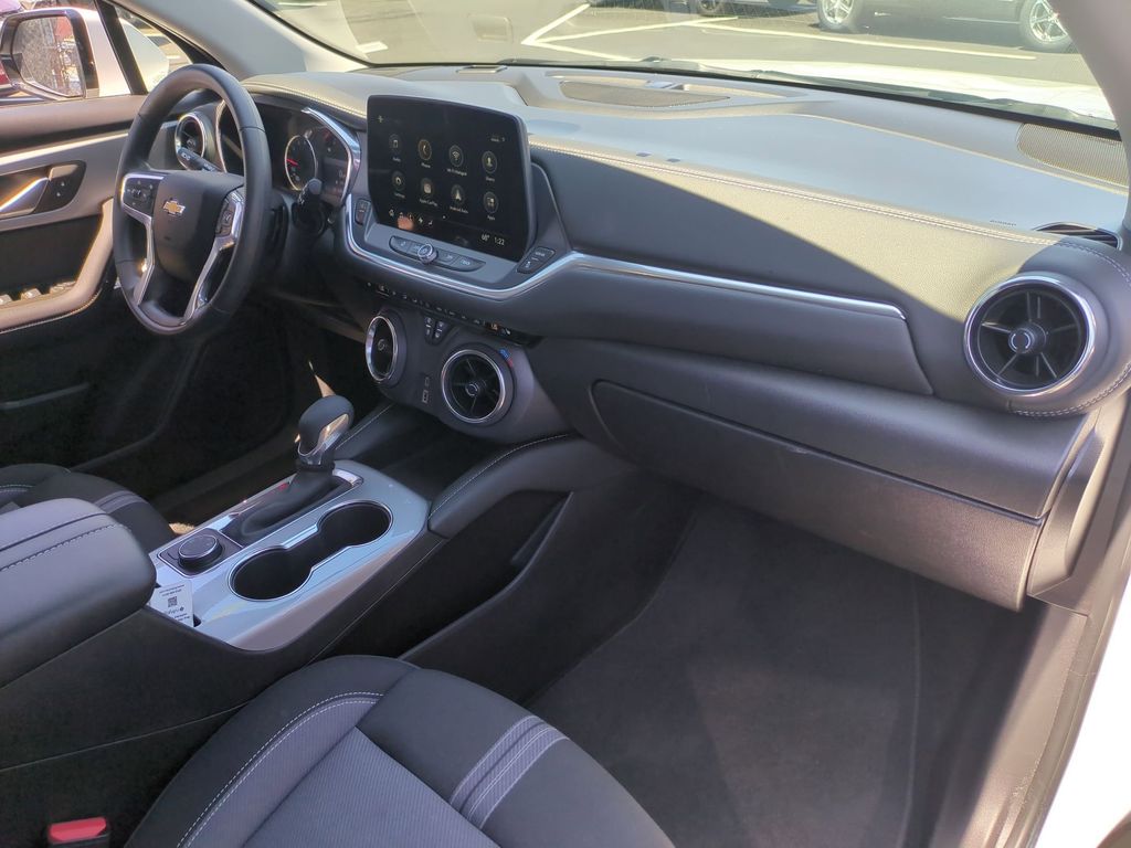 Thumbnail: 2025 Chevrolet Blazer - 25