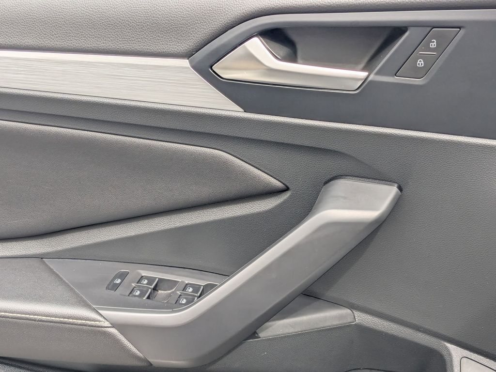 Thumbnail: 2025 Volkswagen Jetta - 13