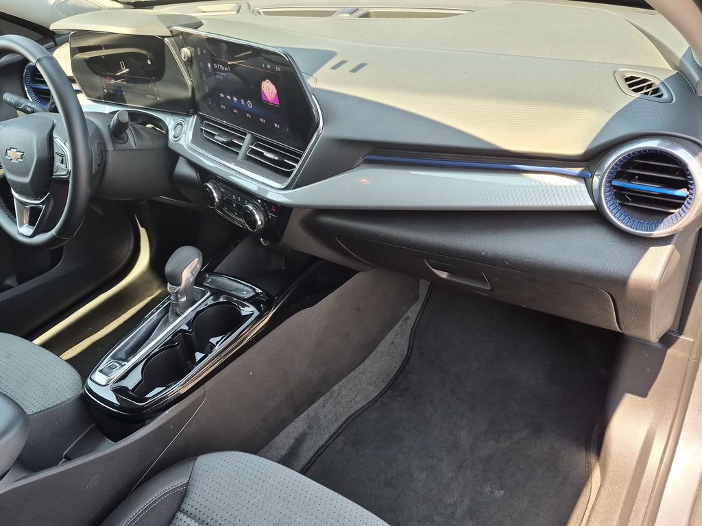 Thumbnail: 2025 Chevrolet Trax - 31