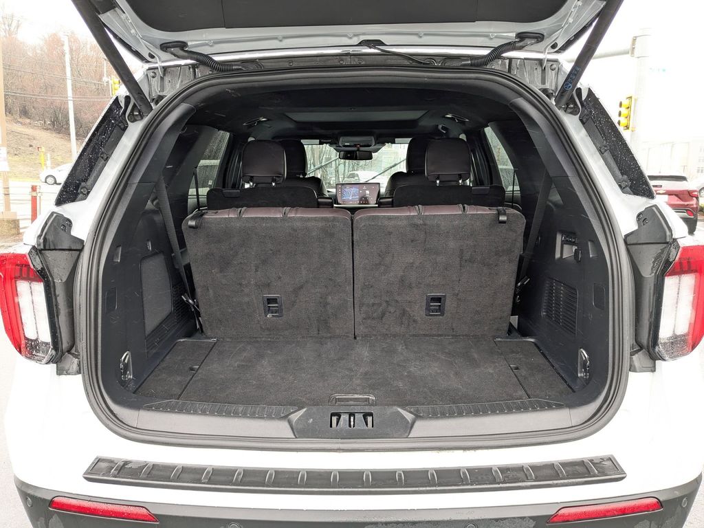 Thumbnail: 2025 Ford Explorer - 30