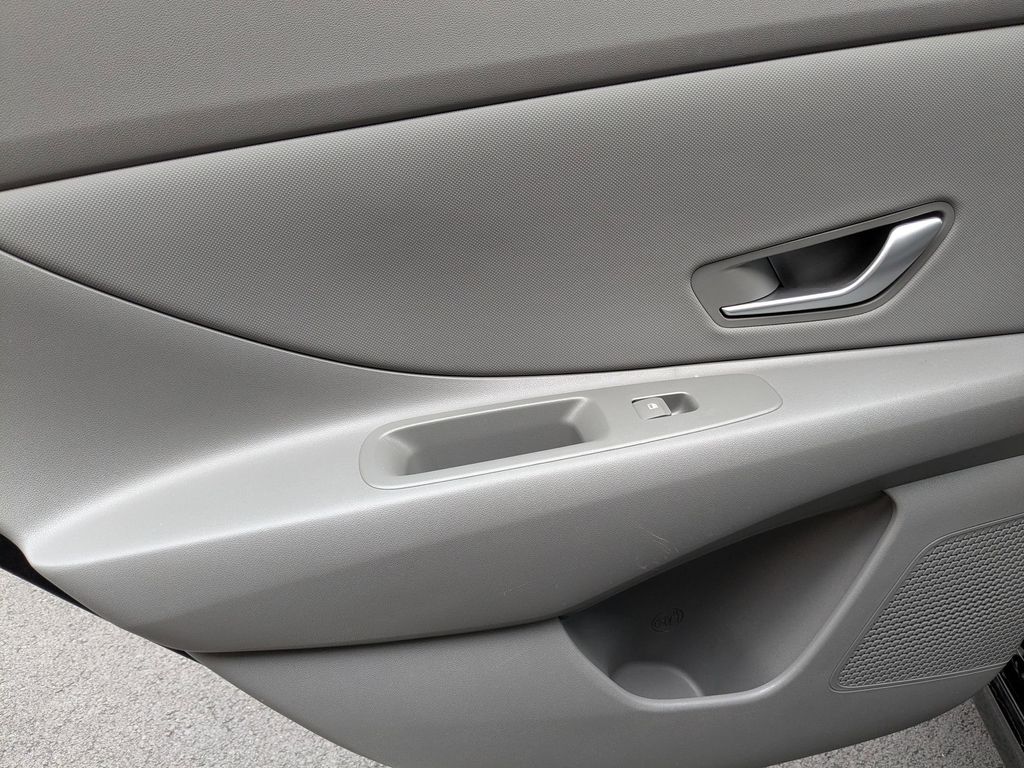 Thumbnail: 2025 Hyundai Elantra - 25