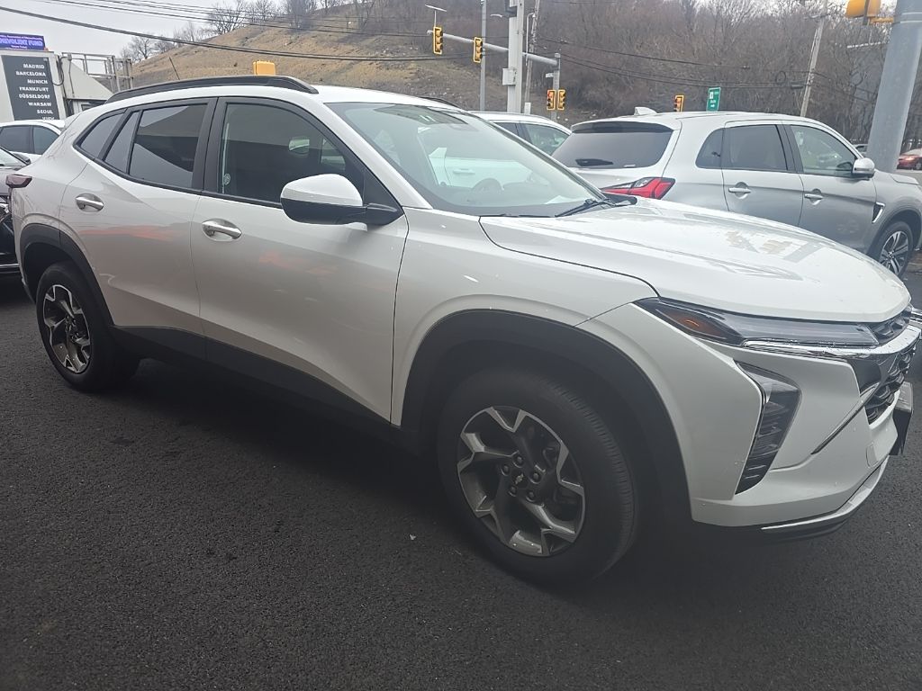 Thumbnail: 2025 Chevrolet Trax - 2