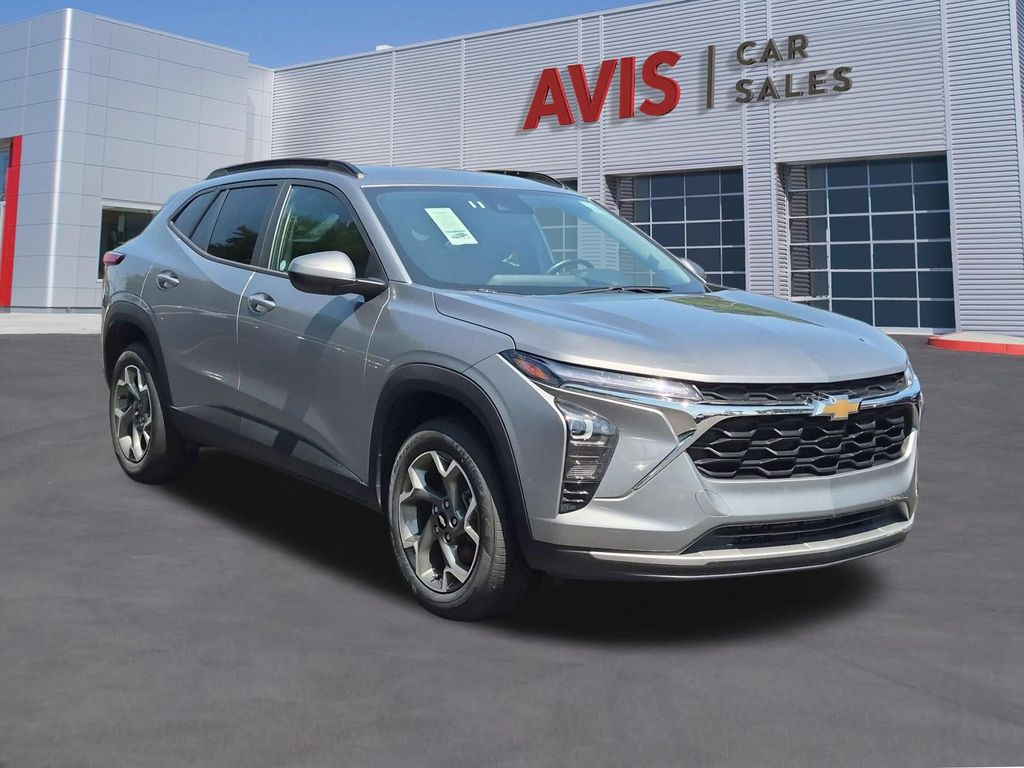 Thumbnail: 2025 Chevrolet Trax - 3