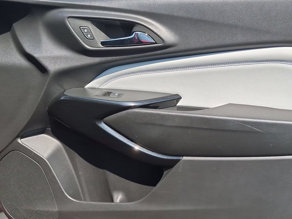 Thumbnail: 2025 Chevrolet Trax - 32
