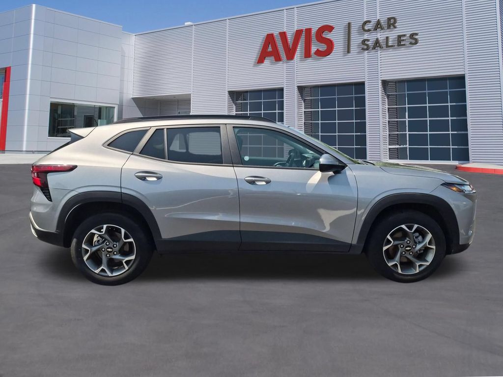 Thumbnail: 2025 Chevrolet Trax - 5
