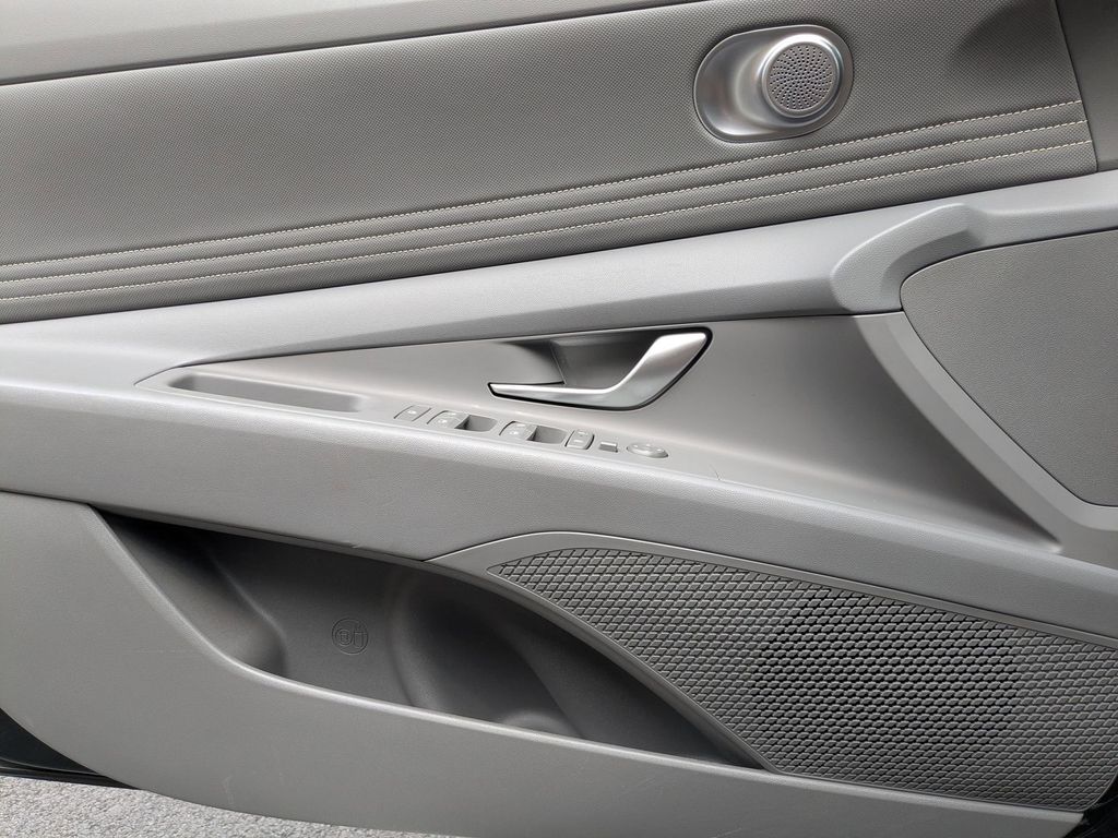 Thumbnail: 2025 Hyundai Elantra - 11