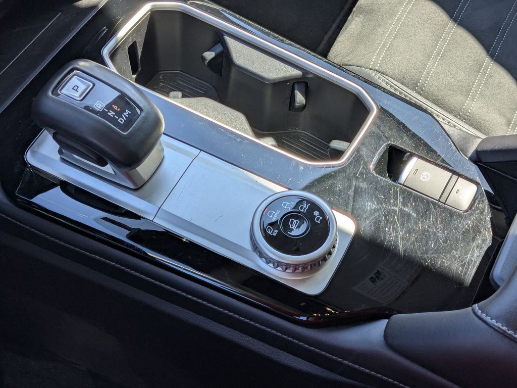 Thumbnail: 2025 Mitsubishi Outlander - 24