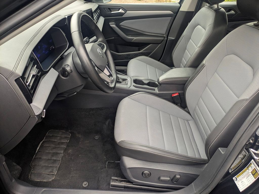 Thumbnail: 2025 Volkswagen Jetta - 29