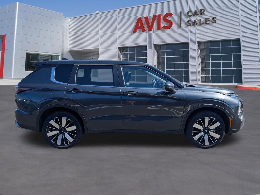 Thumbnail: 2025 Mitsubishi Outlander - 5