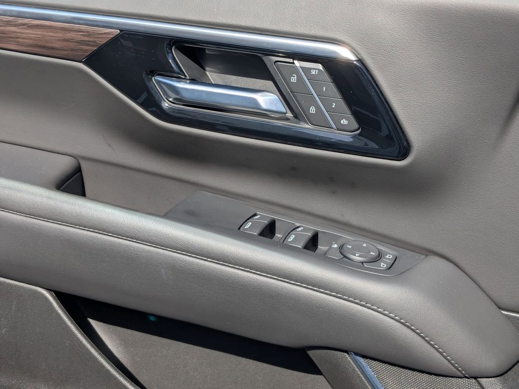 Thumbnail: 2025 Chevrolet Tahoe - 13