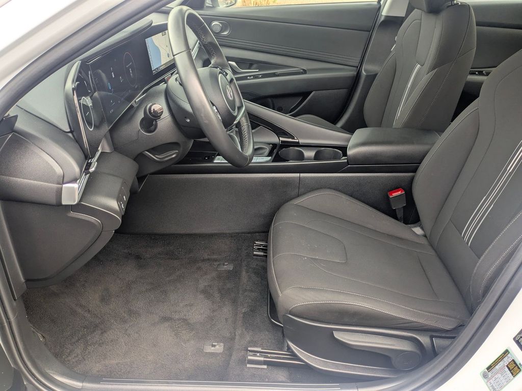 Thumbnail: 2025 Hyundai Elantra - 31