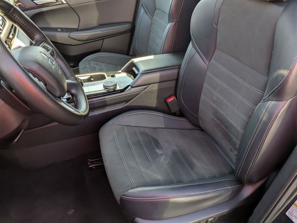 Thumbnail: 2025 Mitsubishi Outlander - 16