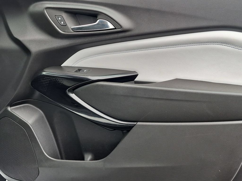 Thumbnail: 2025 Chevrolet Trax - 34