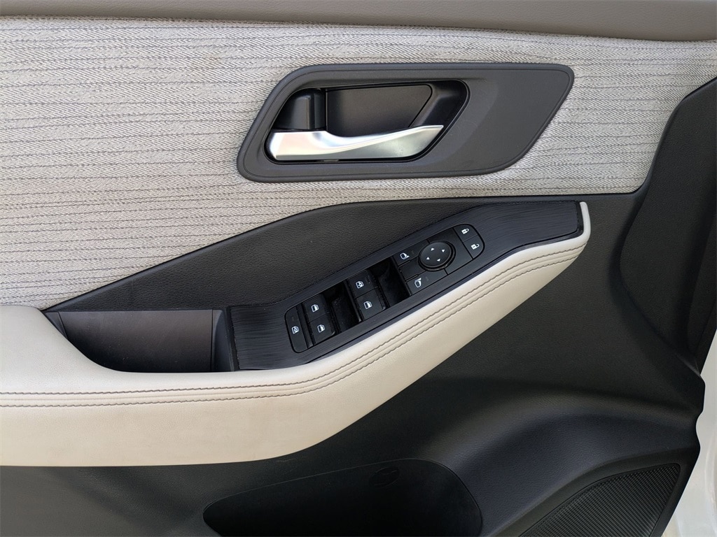 2023 Nissan Rogue SV 14