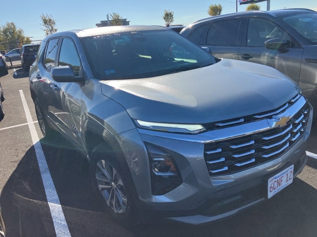 2025 Chevrolet Equinox LT photo 2