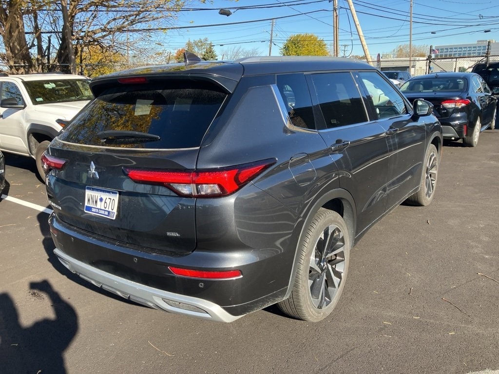 Thumbnail: 2024 Mitsubishi Outlander - 3