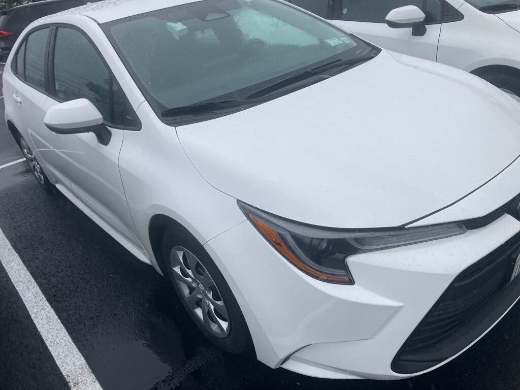 2024 Toyota Corolla LE photo 2