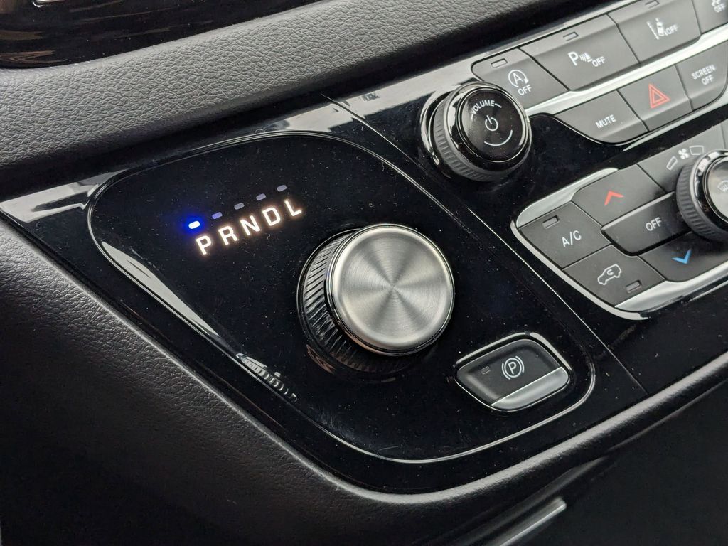 Thumbnail: 2025 Chrysler Pacifica - 23