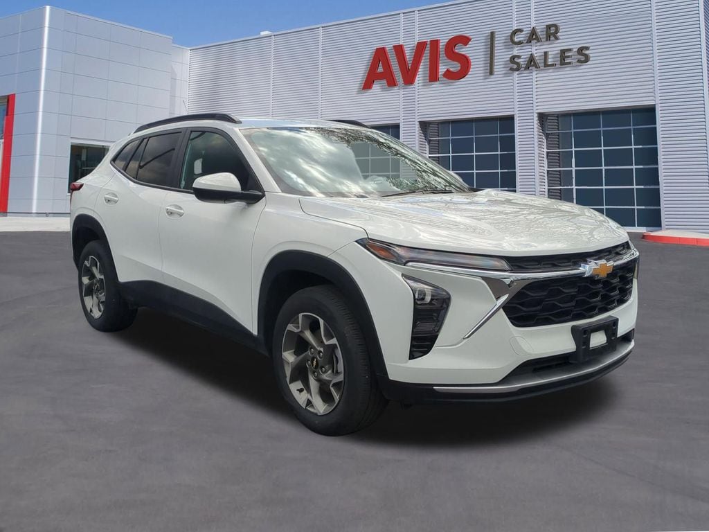 Thumbnail: 2025 Chevrolet Trax - 3