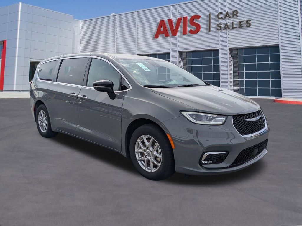 Thumbnail: 2025 Chrysler Pacifica - 3