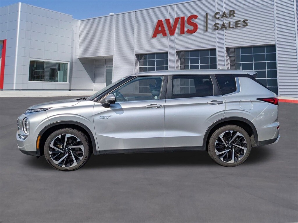 2023 Mitsubishi Outlander PHEV SE photo 2