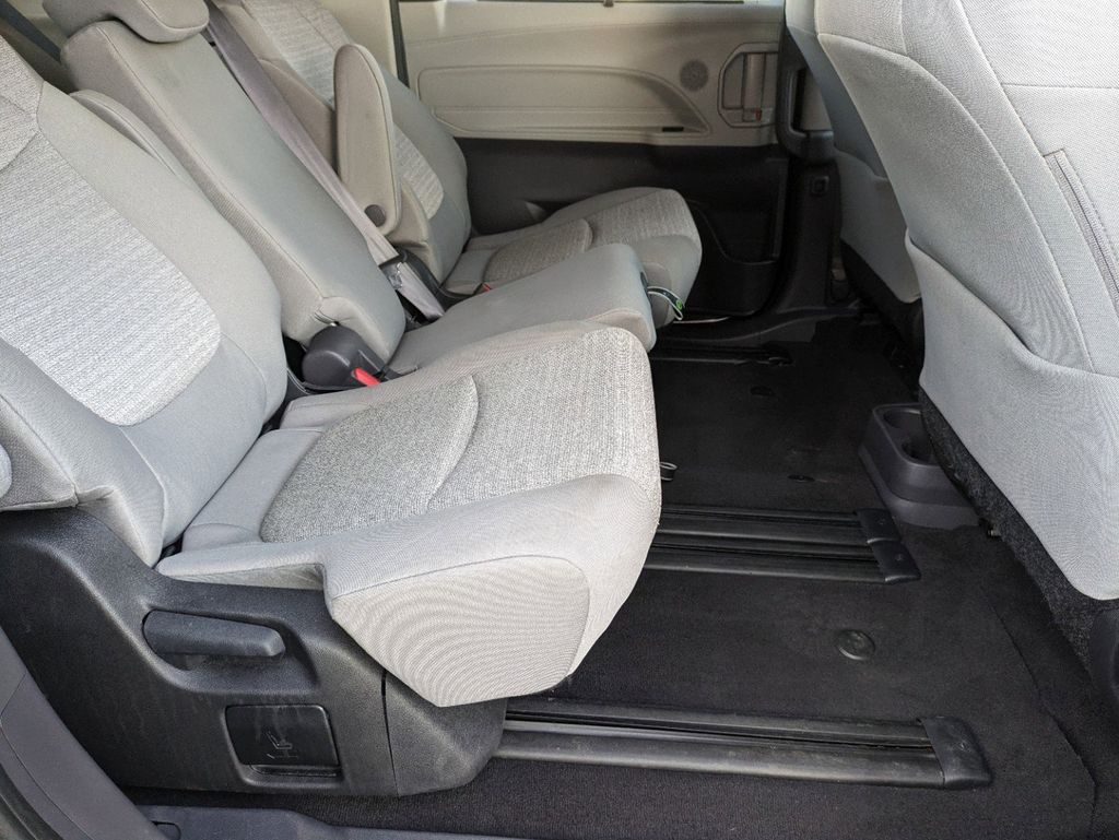 Thumbnail: 2022 Toyota Sienna - 29