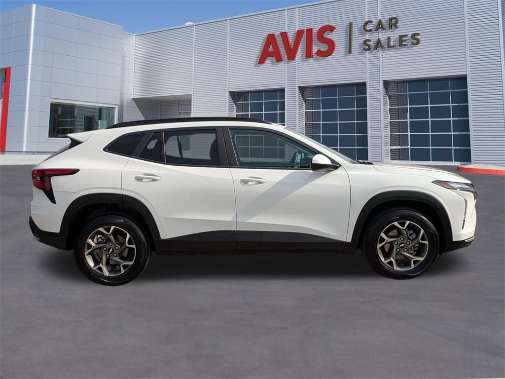 Thumbnail: 2025 Chevrolet Trax - 5