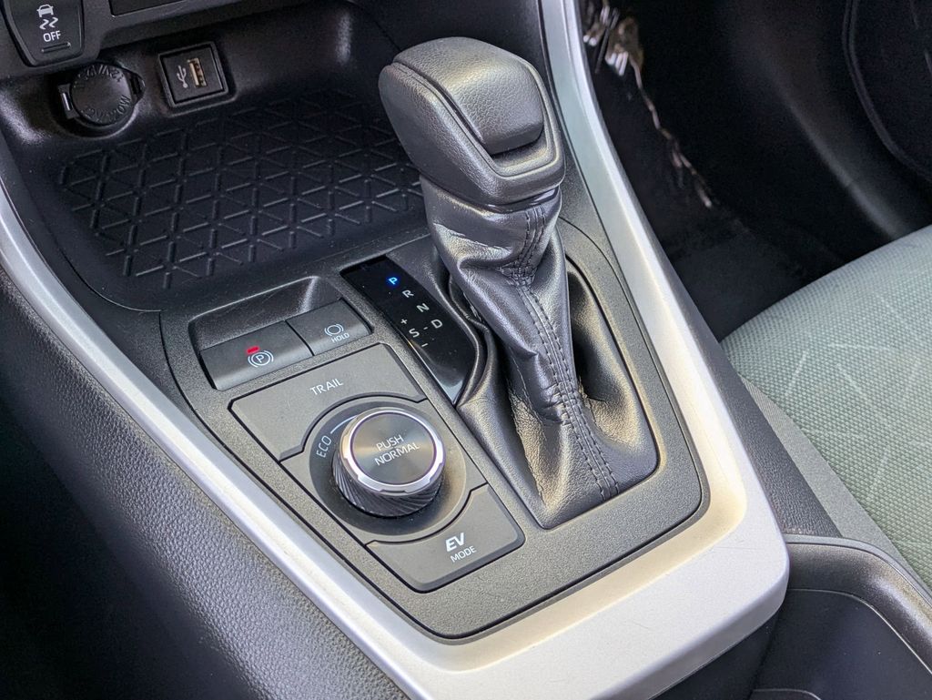 Thumbnail: 2025 Toyota RAV4 - 18