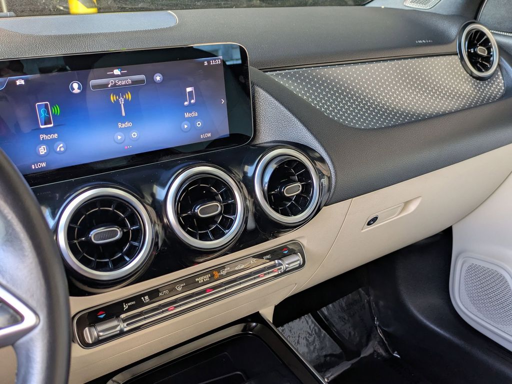 Thumbnail: 2025 Mercedes-Benz GLA - 15