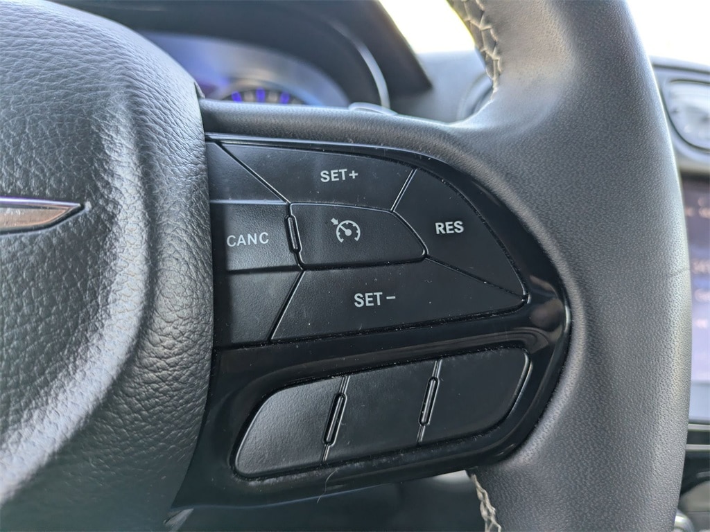 Thumbnail: 2023 Chrysler 300 - 23