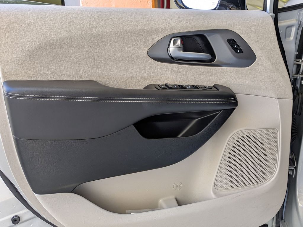 Thumbnail: 2024 Chrysler Pacifica - 11