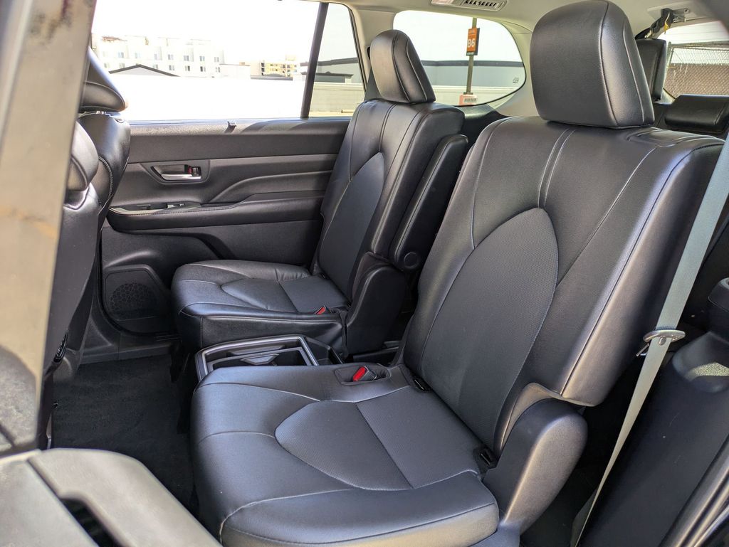 Thumbnail: 2025 Toyota Grand Highlander - 24