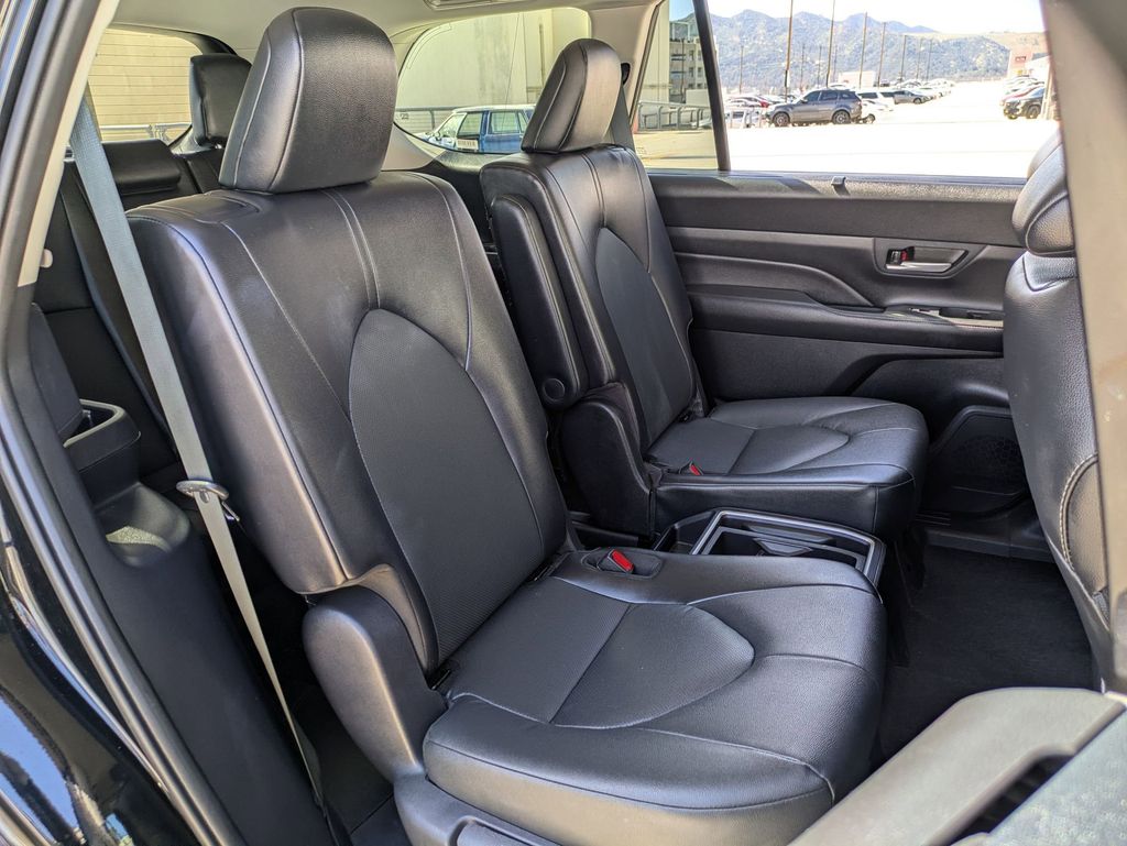 Thumbnail: 2025 Toyota Grand Highlander - 27