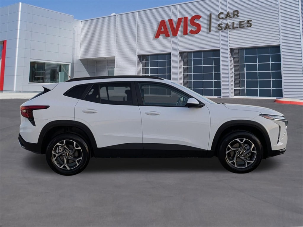 Thumbnail: 2025 Chevrolet Trax - 5