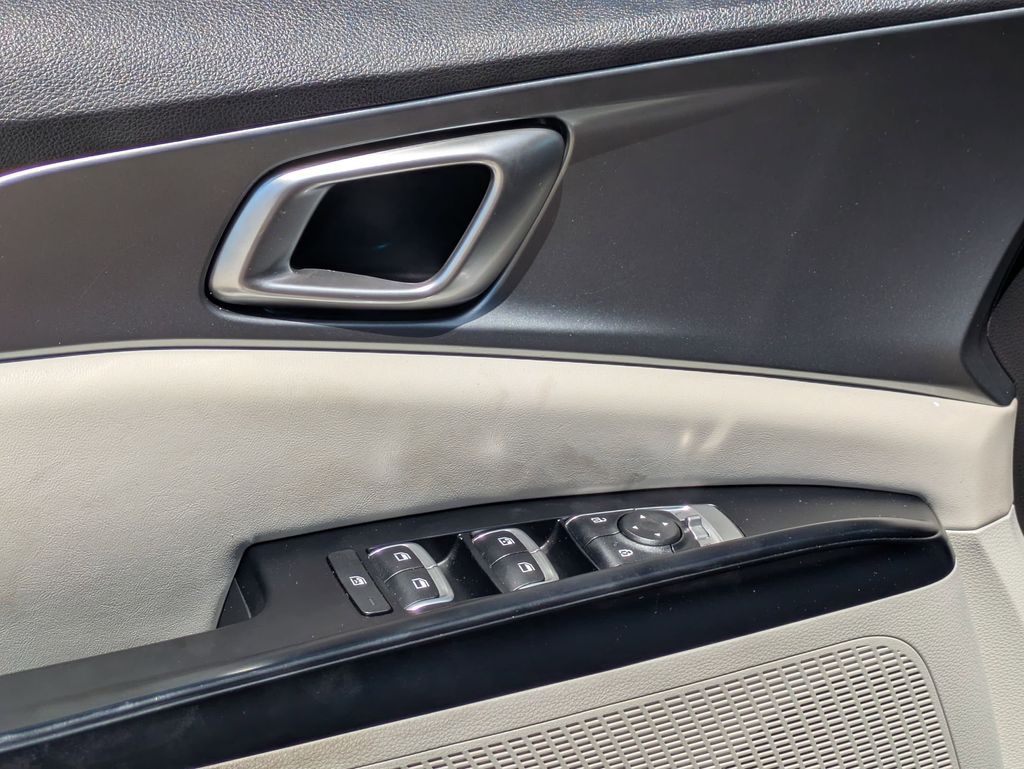 Thumbnail: 2023 Kia Carnival - 13