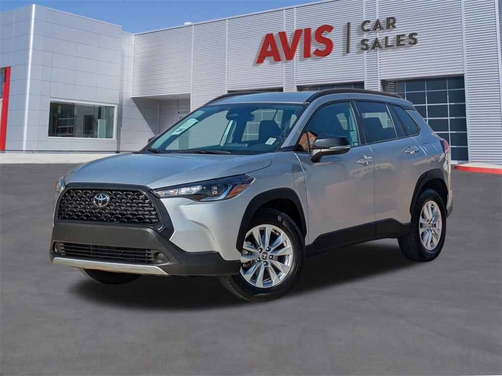 2025 Toyota Corolla Cross LE's photo