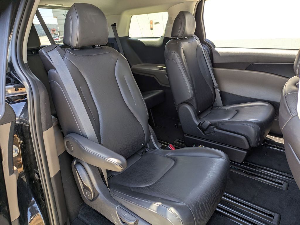 Thumbnail: 2025 Kia Carnival - 27